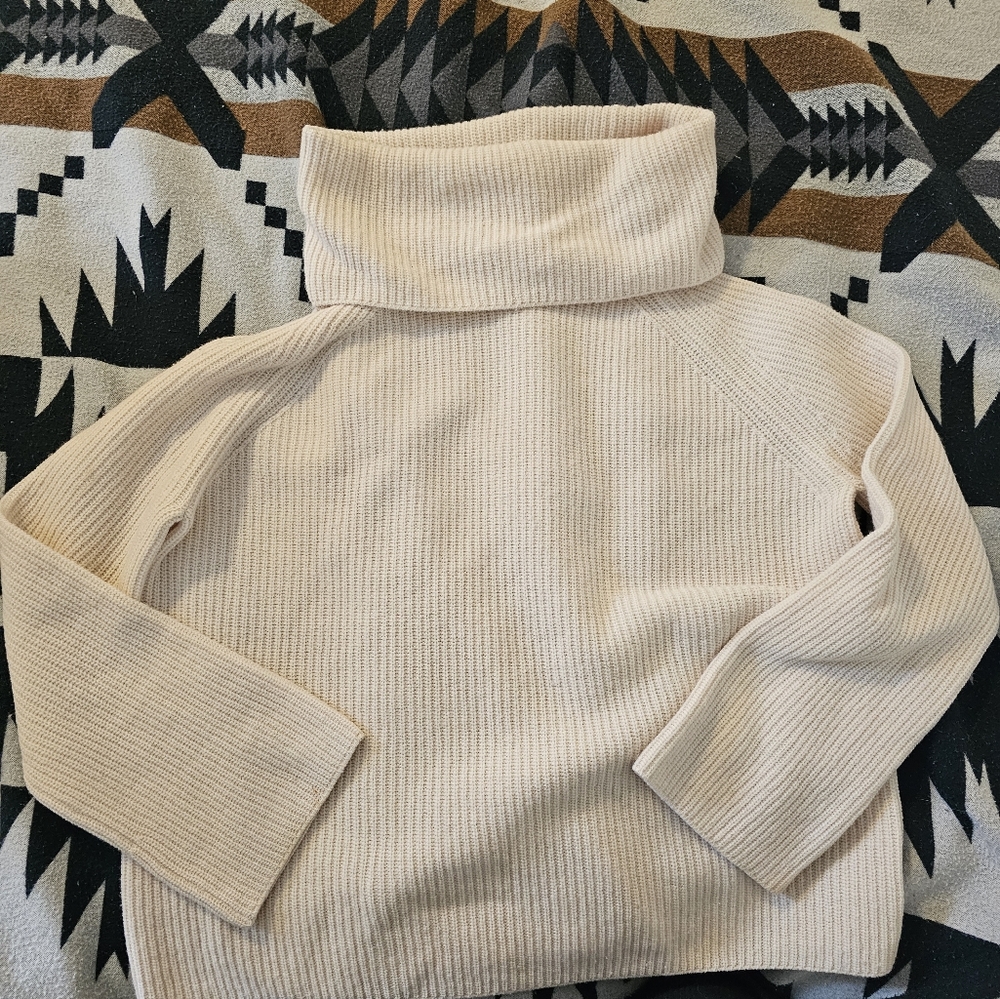 Max Mara Weekender 100% Virginia wool sweater Made in Italy cream colored